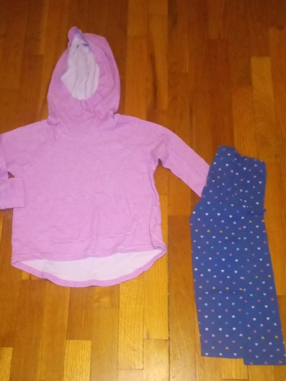 girl 5 heart print leggings and pink long sleeve with hood